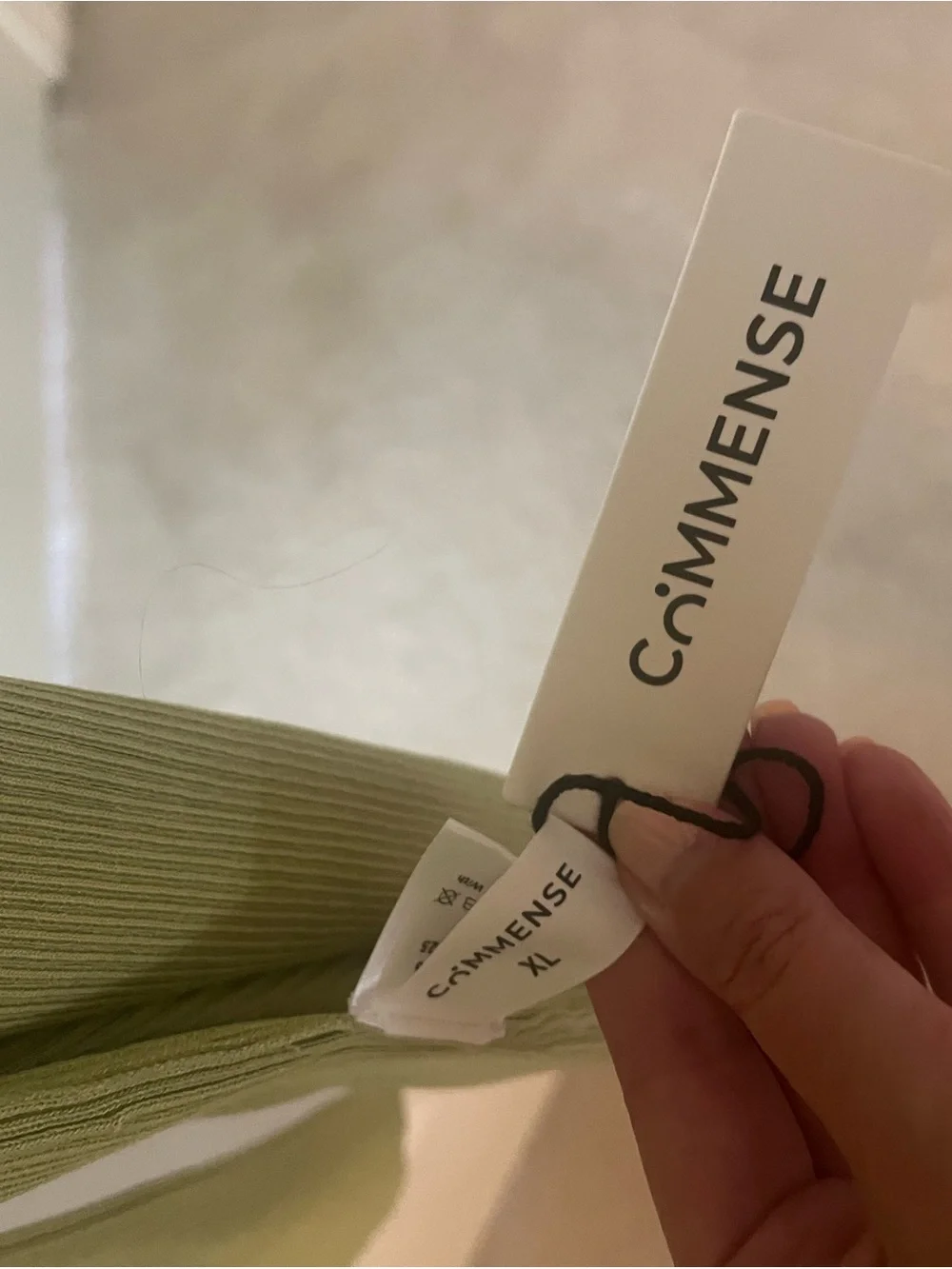 Commense sleeveless neck